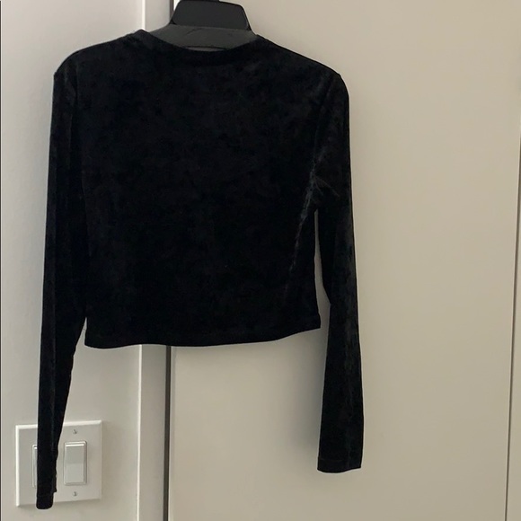 DIVIDED black velvet shirt. - Picture 4 of 4